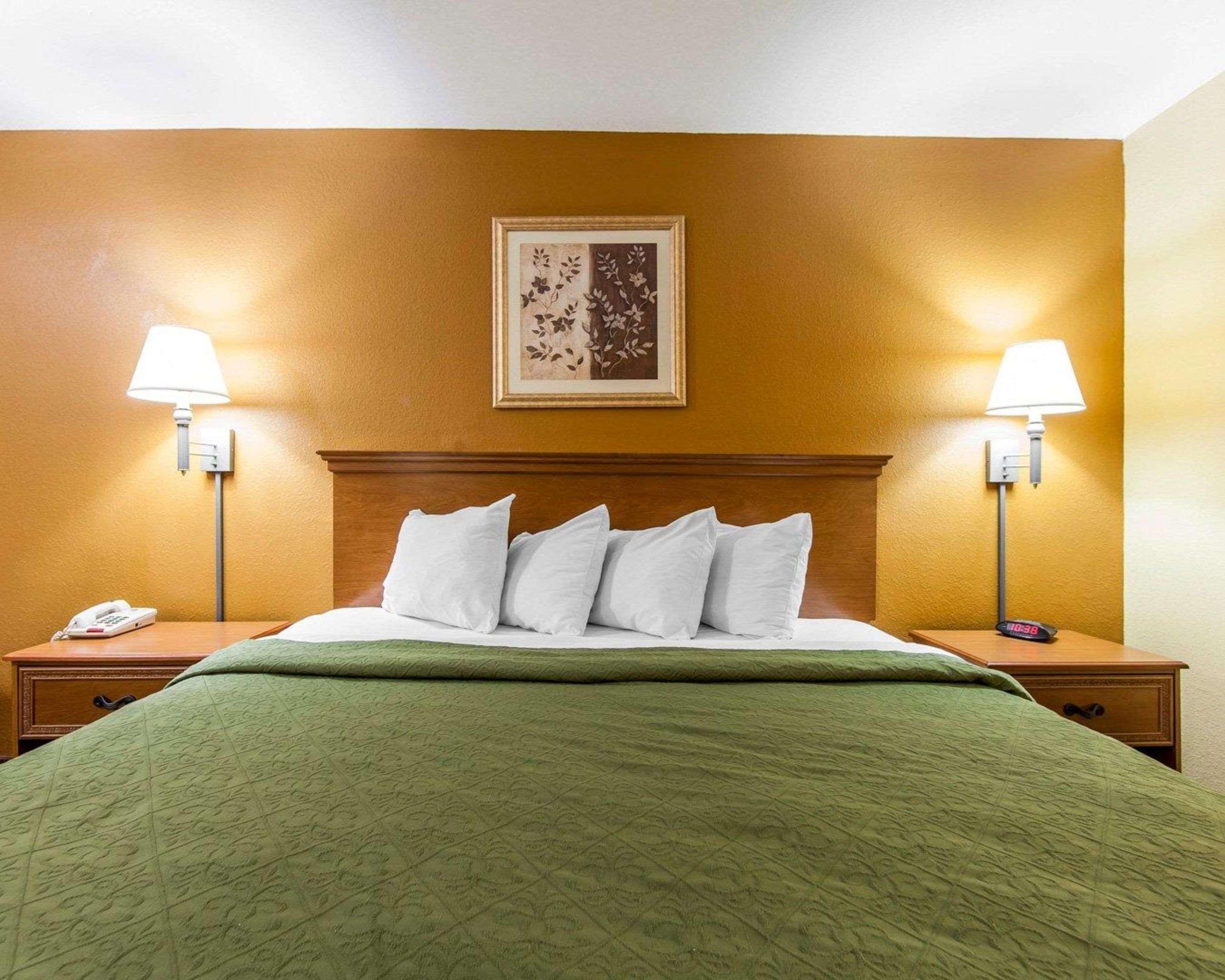 Quality & Motel Cartersville